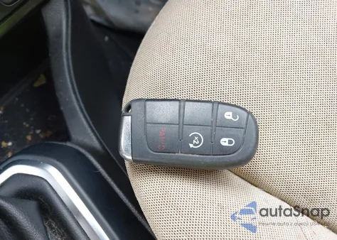 2020 Jeep Renegade Latitude Fwd из США, поврежденный, VIN ZACNJABB8LPL83608